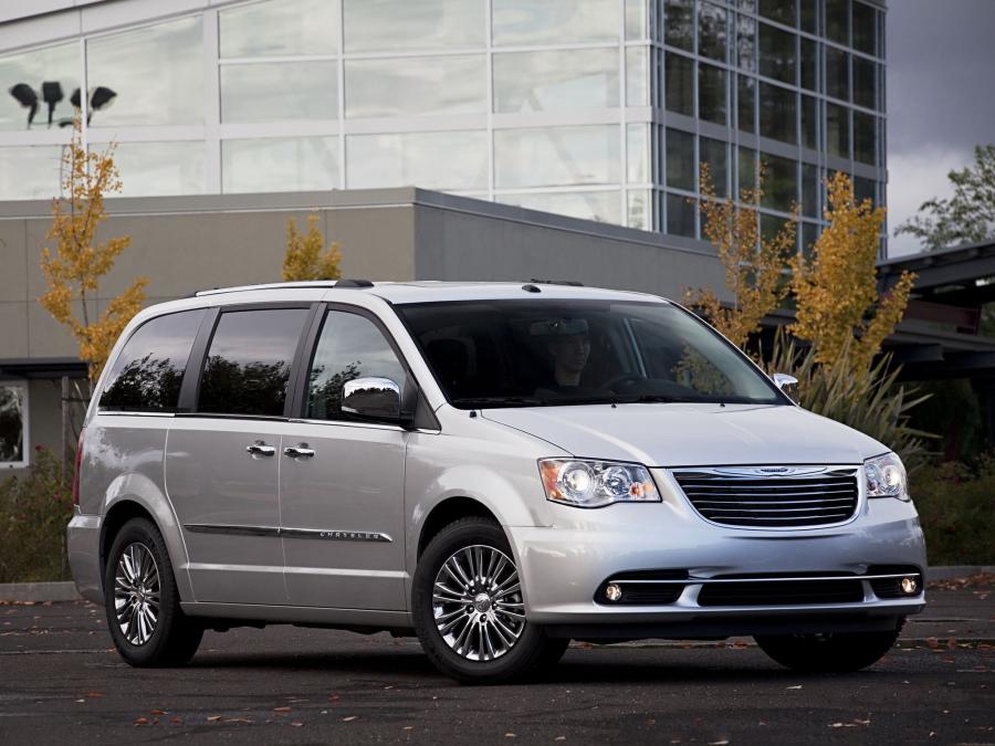  Chrysler Town & Country 2010 года  (фото 11 из 19)